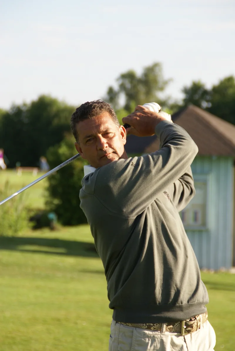Stefan Szilagyi beim Golfschwung