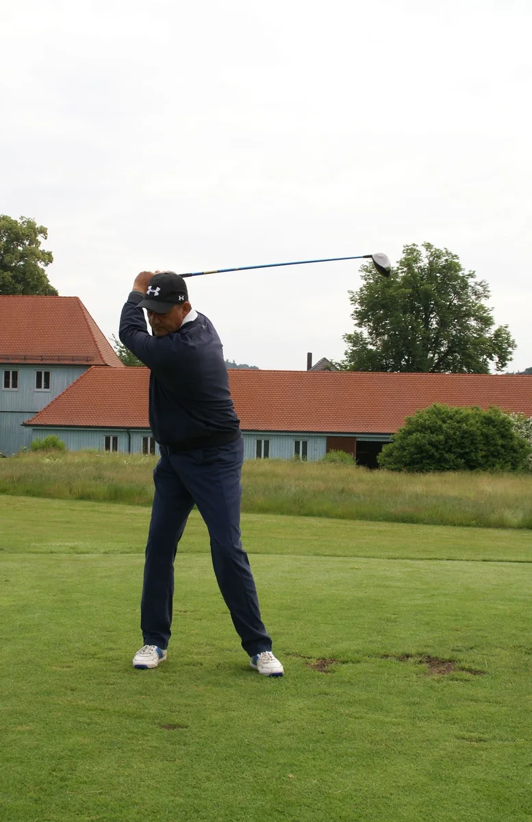 Stefan Szilagyi beim Golfschwung
